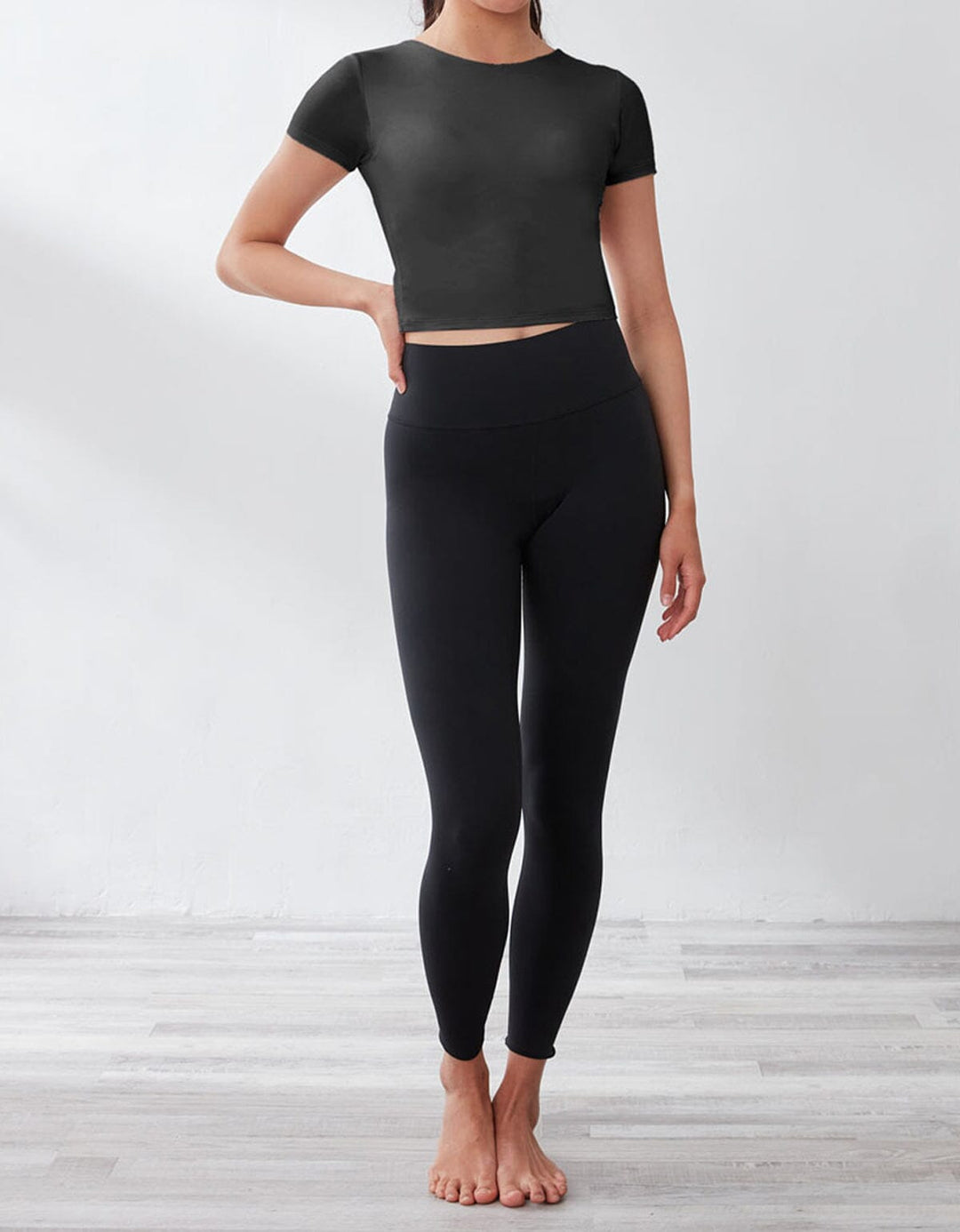 HOW- EFFORTLESS Yoga Low Impact Padded Short Sleeve Crop Top Tops Her own words SPORTS 