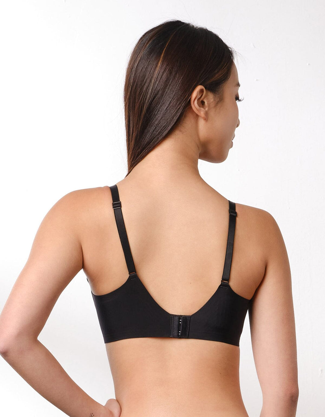 Airy REwickMax™ & REsiltech™ Ultra-breathable Non Wired Light Push Up Bra Bra Her own words Black XS (70A-B) 