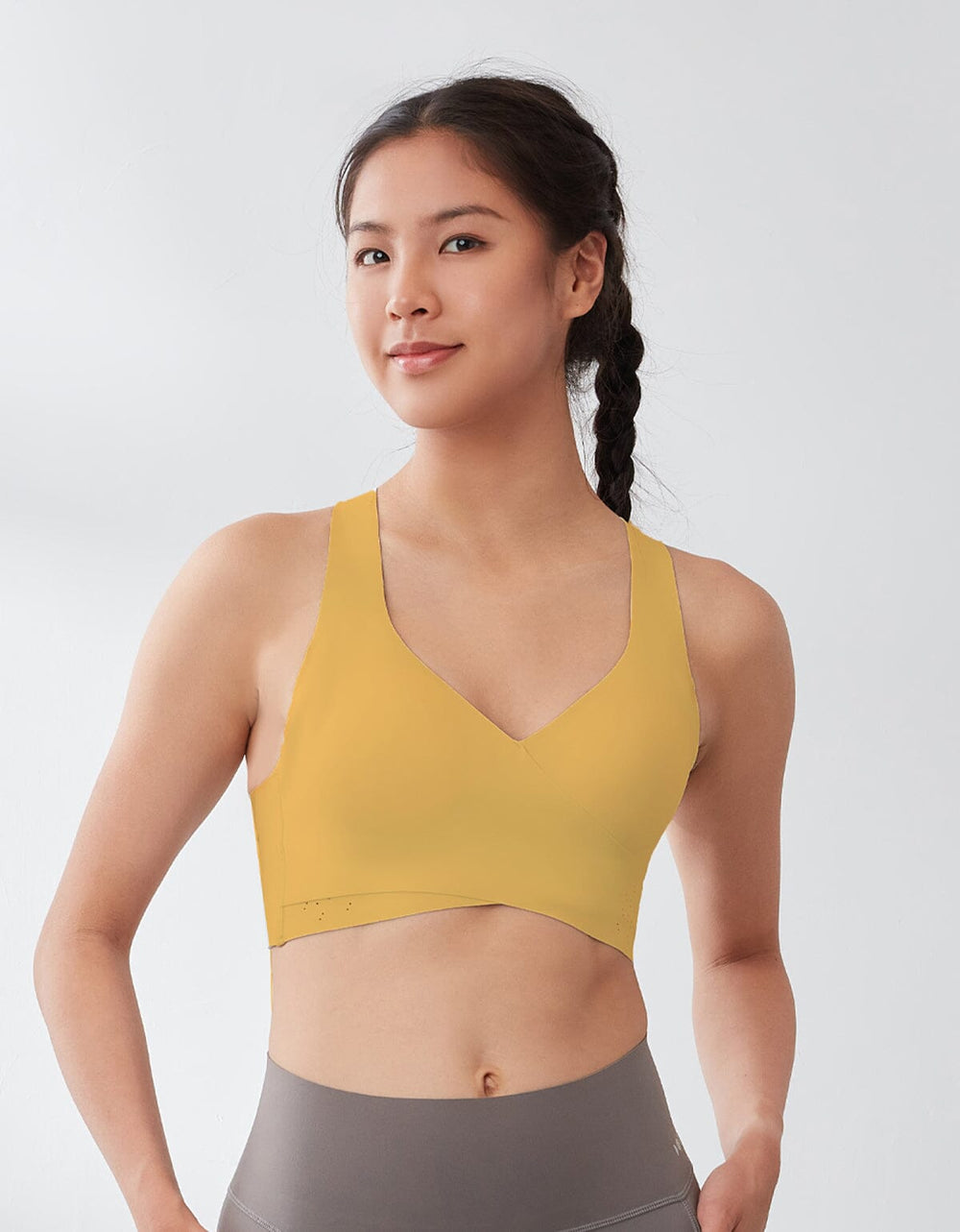 FREE ME V- Neck UV Protection Medium Impact Sports Bra Sports Bra Her own words SPORTS Oak Buff 70B 