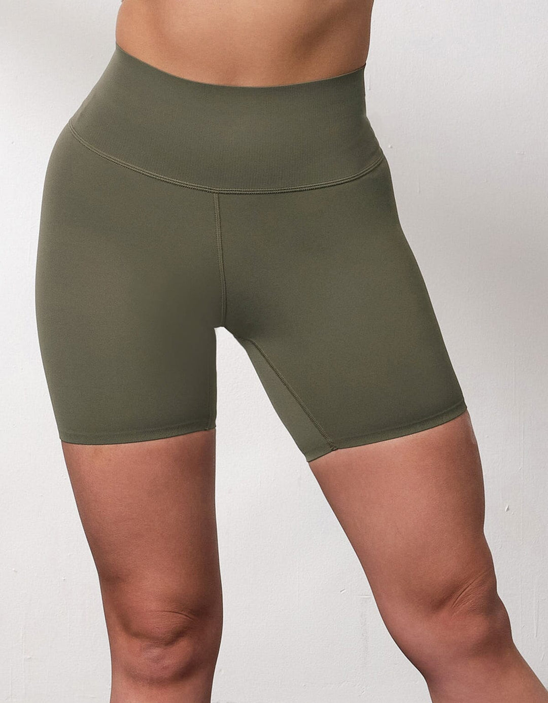 HOW- EFFORTLESS Mid-Waist Biker 6" Shorts Shorts Her own words SPORTS 