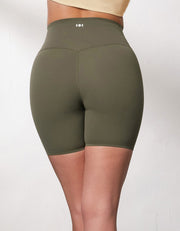 HOW- EFFORTLESS Mid-Waist Biker 6" Shorts Shorts Her own words SPORTS Medium Forest S 