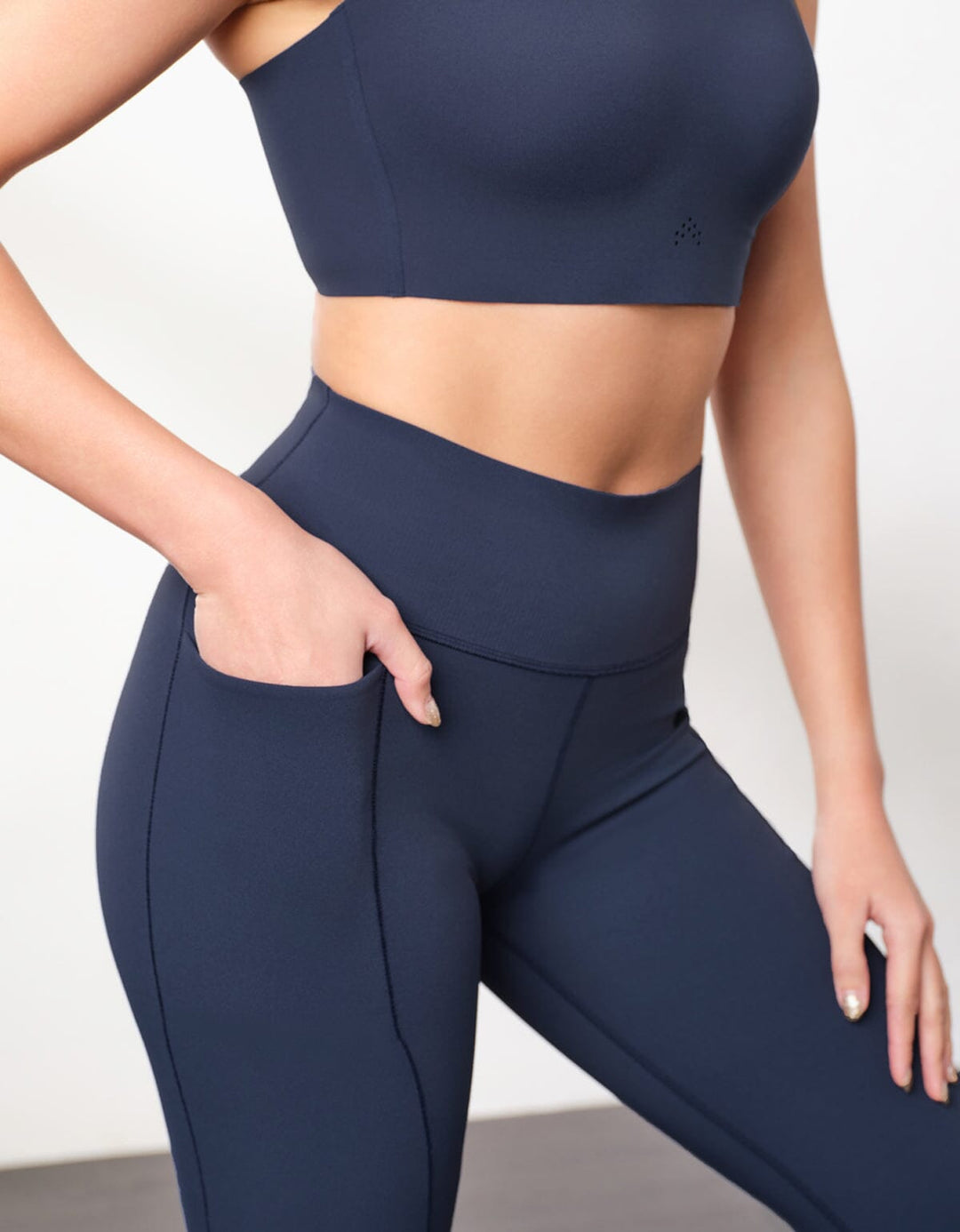 (out of stock) HOW- EFFORTLESS Medium Waist Kick Flare Full length Sports leggings Leggings Her own words SPORTS 